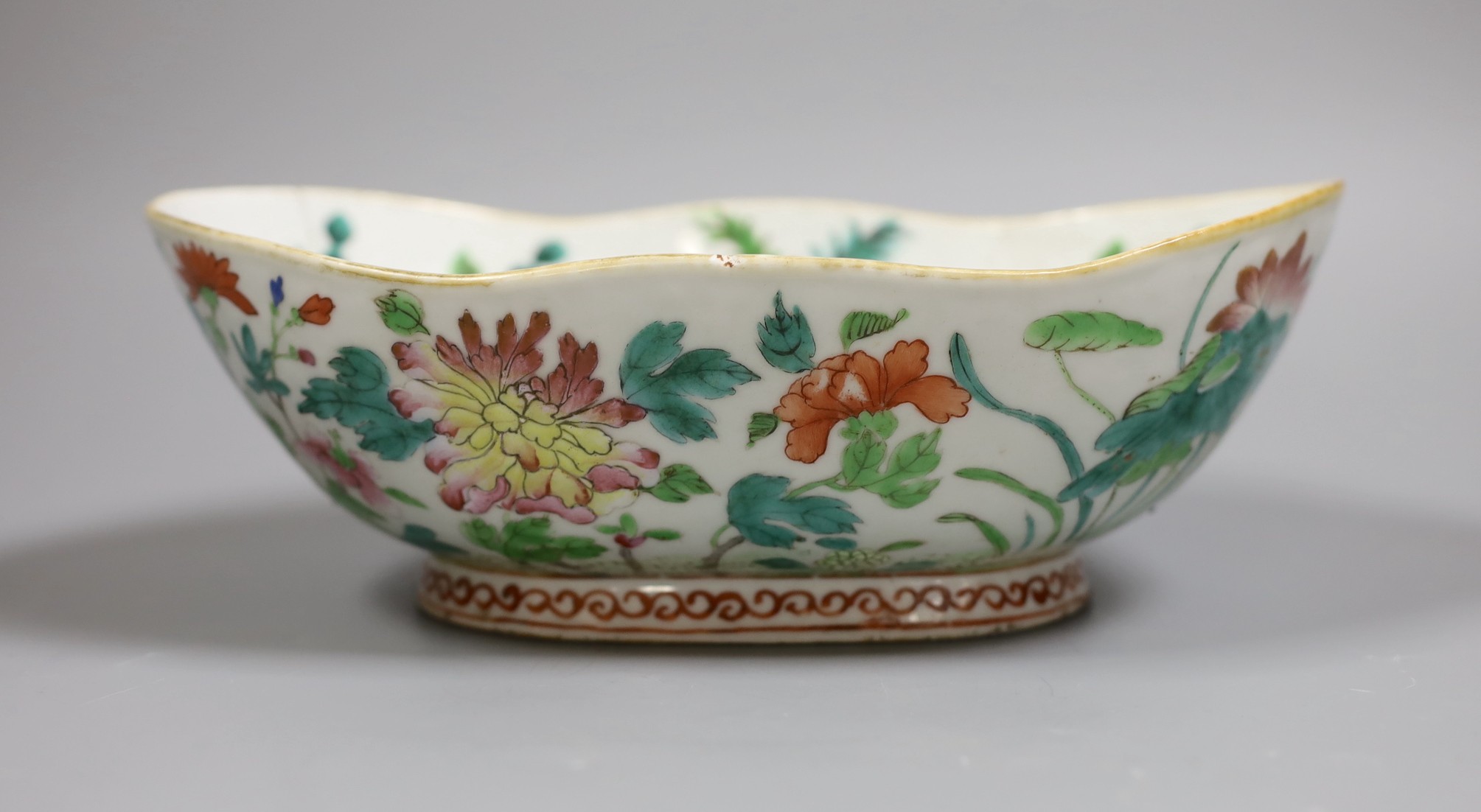 A 19th century Chinese famille rose ‘goldfish’ oval dish, 26.5 cms wide